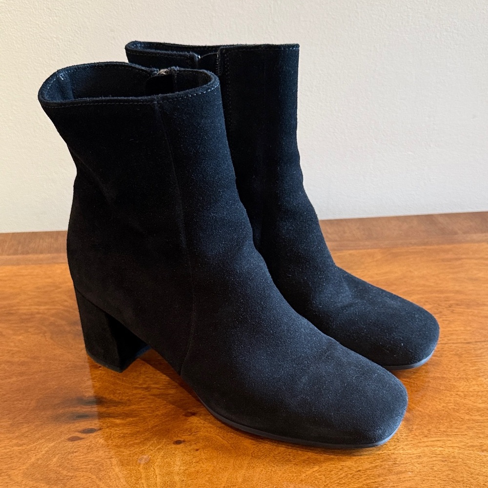 La Canadienne Suede Booties size 8